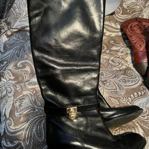 MK black gently used boots 7.5 great shape and comfortable